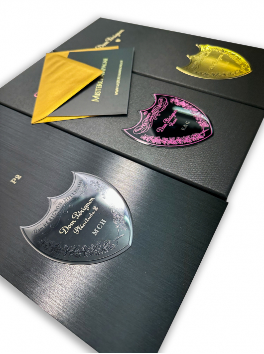 Dom Pérignon Personalized metal shield for P2 Giftbox - 3 letters maximum
