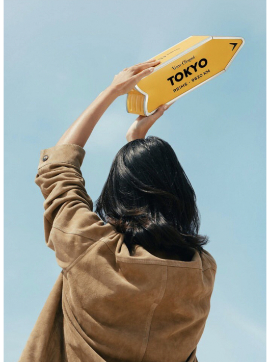 Veuve Clicquot Personalisierte Metal Geschenkbox "ARROW" Yellow Label Brut - 75 cl