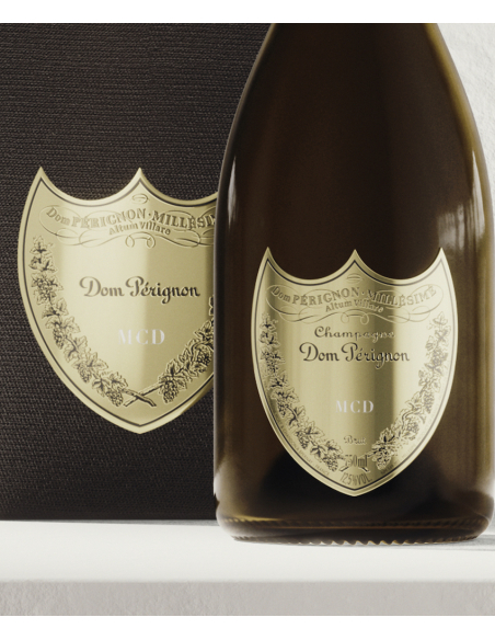 Dom Pérignon 2015 Giftbox & Bouteille personnalisées avec gravures sur boucliers en métal - 75 cl