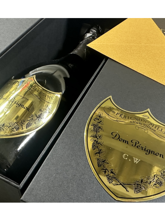 Dom Pérignon 2015 Giftbox & Bouteille personnalisées avec gravures sur boucliers en métal - 75 cl