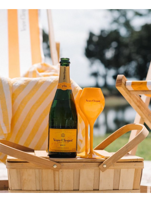 Veuve Clicquot Set 2 TRITAN Glasses & 6 Brut Yellow Card - 6 x 75 cl