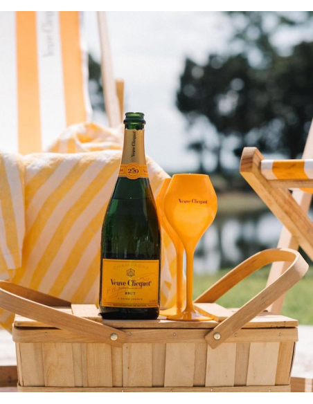 Veuve Clicquot Set 2 TRITAN Glasses & 6 Brut Yellow Card - 6 x 75 cl