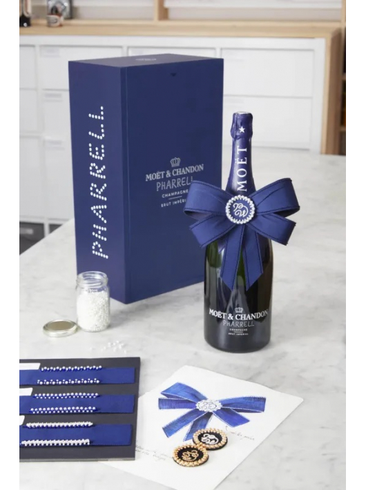 Moët & Chandon X PHARRELL WILLIAMS Magnum Brut Wooden Box - 150 cl