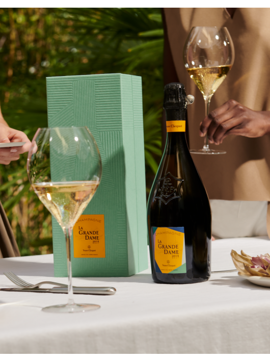 Veuve Clicquot 2 prestige glasses La Grande Dame